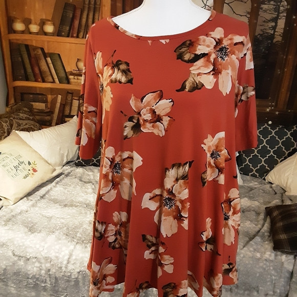 Flower tunic - Picture 1 of 2